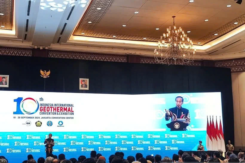 Presiden Indonesia Joko Widodo menyampaikan pidato saat pembukaan Konvensi dan Pameran Panas Bumi Internasional Indonesia ke-10 di Jakarta, 18 September 2024. Foto milik antaranews.com.