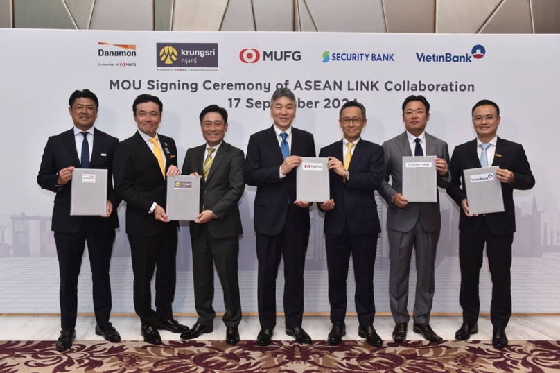 Representatives of VietinBank, Krungsri and other banks sign MoUs in Bangkok on September 17, 2024. Photo courtesy of Krungsri.