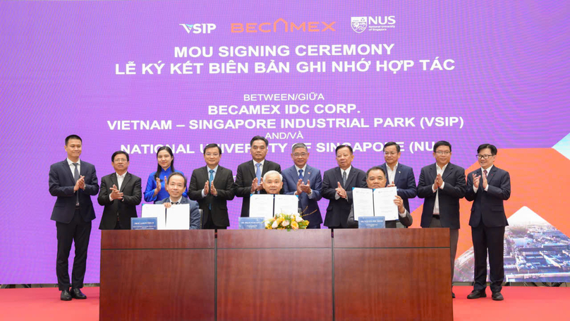 Representatives of VSIP, Becamex and NUS sign an MoU for workforce training and other activities to promote hi-tech development in Binh Duong province, southern Vietnam, September 18, 2024. Photo courtesy of Binh Duong newspaper.