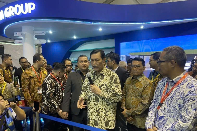 Menteri Koordinator Bidang Kemaritiman dan Investasi Luhut Binsar Pandjaitan memaparkan rencana aksi pengembangan bahan bakar penerbangan ramah lingkungan di Bali International Airshow. Foto milik Antara.