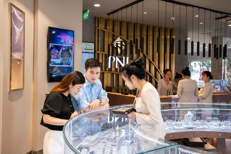 Customers at the counter of a PNJ store. Photo courtesy of the firm.