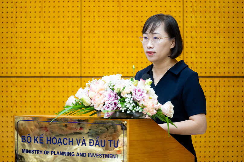 Nguyen Ngoc Yen, a faculty member with Hanoi Law University, speaks at a conference on excise tax in Hanoi, September 20, 2024. Photo by The Investor.