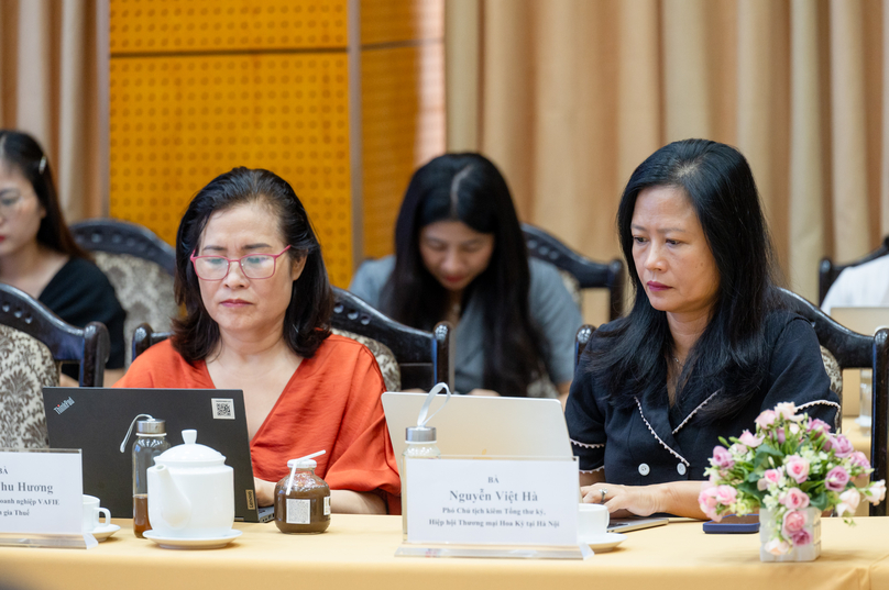 Nguyen Viet Ha (right), vice chair of AmCham Hanoi, speaks at a conference on excise tax in Hanoi, September 20, 2024. Photo by The Investor.