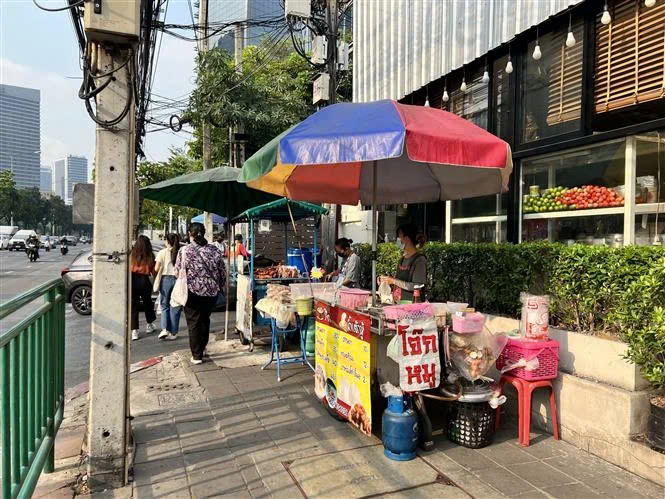 A street food in Bangkok, Thailand. Photo courtesy of Vietnam News Agency.