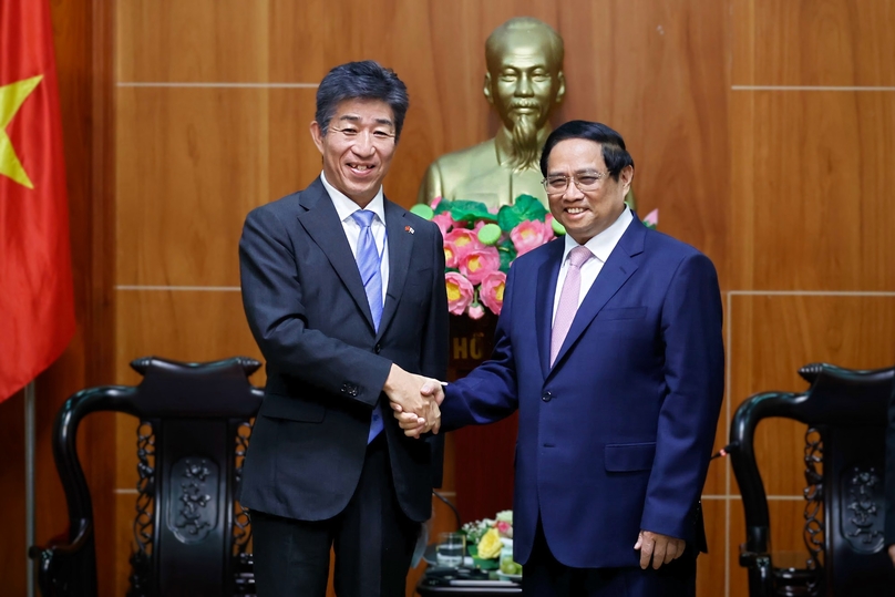 Prime Minister Pham Minh Chinh (right) and Aeon Mall Vietnam CEO Nakagawa Tetsuyuki at a meeting in Bac Ninh province, northern Vietnam, September 22, 2024. Photo courtesy of the government's news portal.