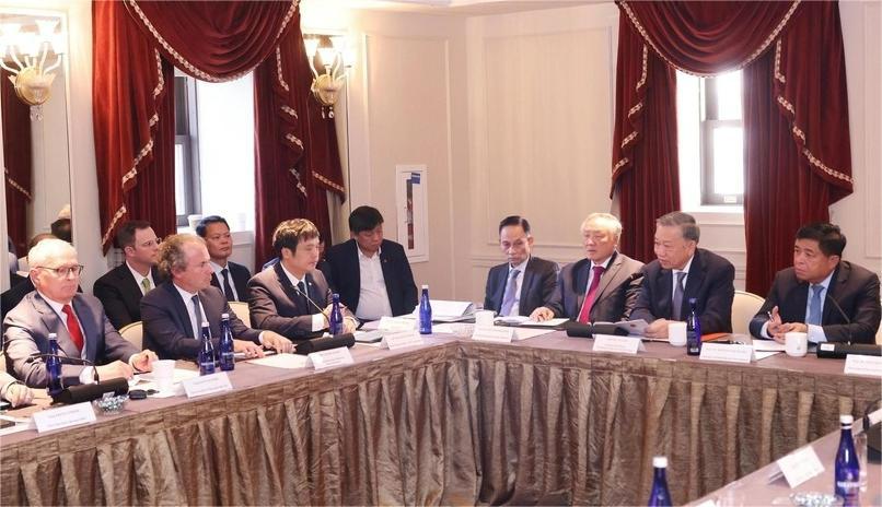 Party General Secretary and State President To Lam (second right) and Minister of Planning and Investment Nguyen Chi Dung (first right) attend a workshop in New York, September 23, 2024 (Vietnam time). Photo courtesy of Vietnam News Agency.