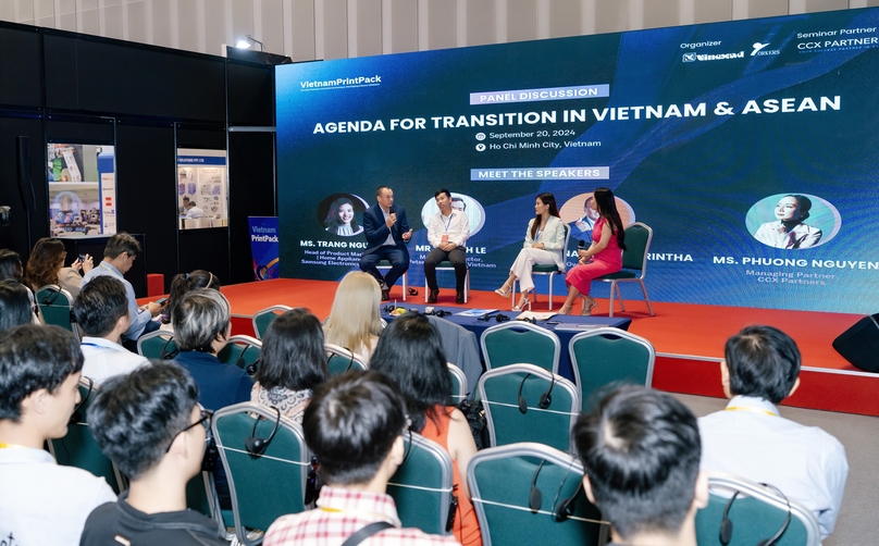 Strategy Panel discussion with speakers from left to right: Jonathan Sourintha, CEO, HRK Group; Quynh Le, managing director, One Peterson Vietnam; Trang Nguyen, head of product marketing, Home Appliances Samsung Electronics Vietnam; and Phuong Nguyen, managing partner, CCX Partners. Photo courtesy of the organizers.