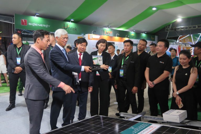 Vo Van Hoan (second left), Vice Chairman of the Ho Chi Minh City People's Committee at the 2024 Green Growth Show (GRECO 2024) in HCMC, September 21, 2024. Photo courtesy of the Ho Chi Minh City People's Committee.