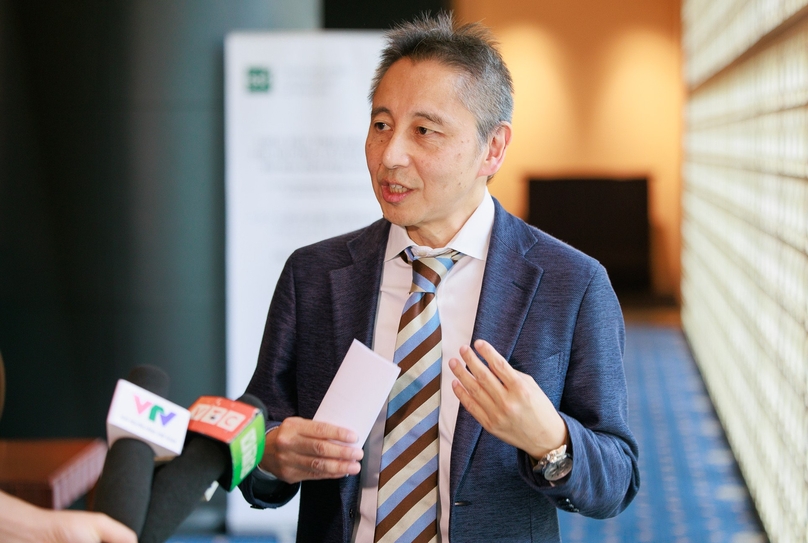  Kojima Kazunobu, a consultant of JICA, speaks to reporters in Hanoi, September 22, 2024. Photo courtesy of JICA. 