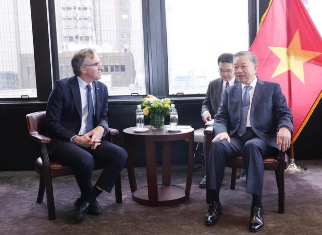 Party chief and State President To Lam meets with executive vice president of AES Corporation Juan Ignacio Rubiolo in New York, September 25, 2024. Photo courtesy of Vietnam News Agency.