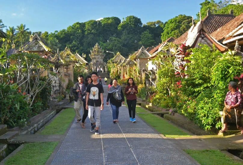 Tourists visit Penglipuran village in Kubu, Bangli, Bali. The village has been named the third cleanest village in the world by the Boombastik magazine in 2018. Photo courtesy of Antara.