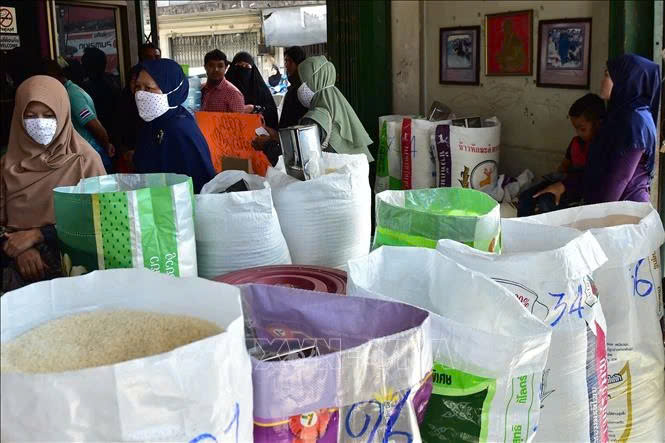  Rice is sold at a store in Narathiwat, southern Thailand. Photo courtesy of AFP.