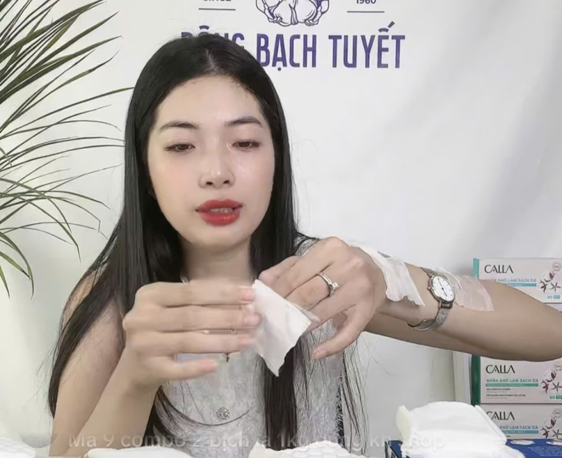 Many Vietnamese businesess are looking at TikTok Shop as an efficient, effective sales channel. Photo: Screenshot from a livestream selling session of Bong Bach Tuyet.