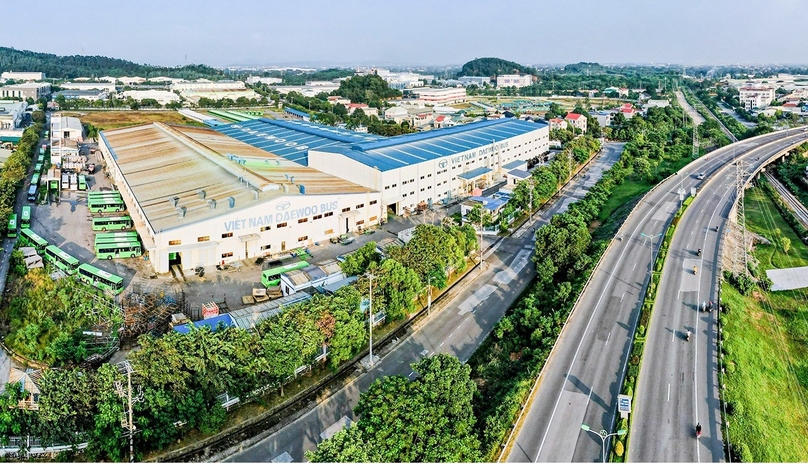 A view of Daewoo Bus Company (left) in Vinh Phuc province, northern Vietnam. Photo courtesy of Vinh Phuc newspaper.