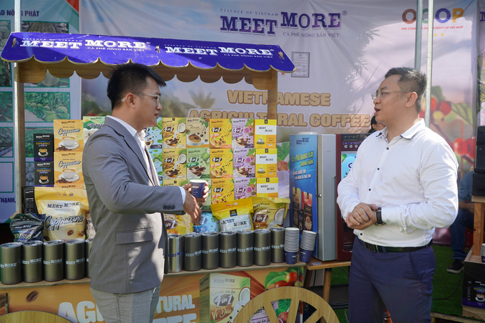 Products of Global Link Trading Company Limited (Meet More) displayed at a conference held by Ho Chi Minh City’s Hoc Mon district to announce the formation of a One Commune One Product club, September 28, 2024. Photo courtesy of Bao Nong Nghiep (Agriculture) newspaper.