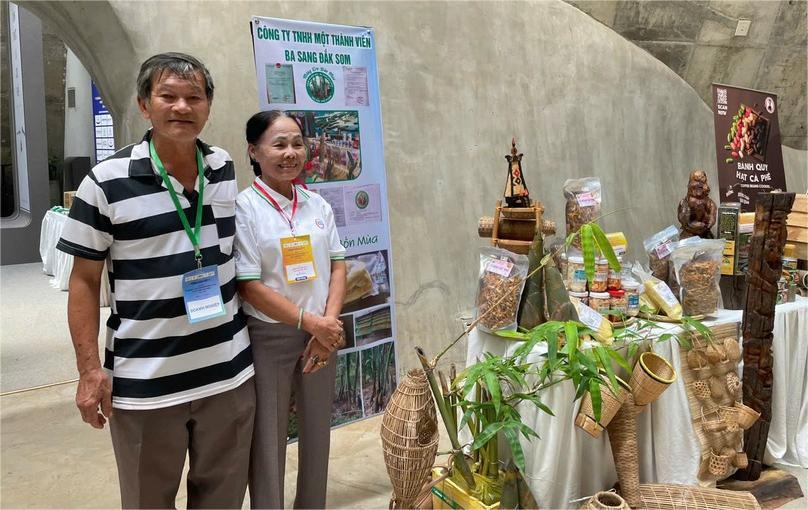 Le Minh Hoang and his wife, Nguyen Thi Sang, both 73 years old, are semifinalists at the 10th green startup project competition for sustainable development 2024, held at the World Coffee Museum in Buon Ma Thuot town, Dak Lak province, Vietnam's Central Highlands. Photo courtesy of Business Studies and Assistance Centre.