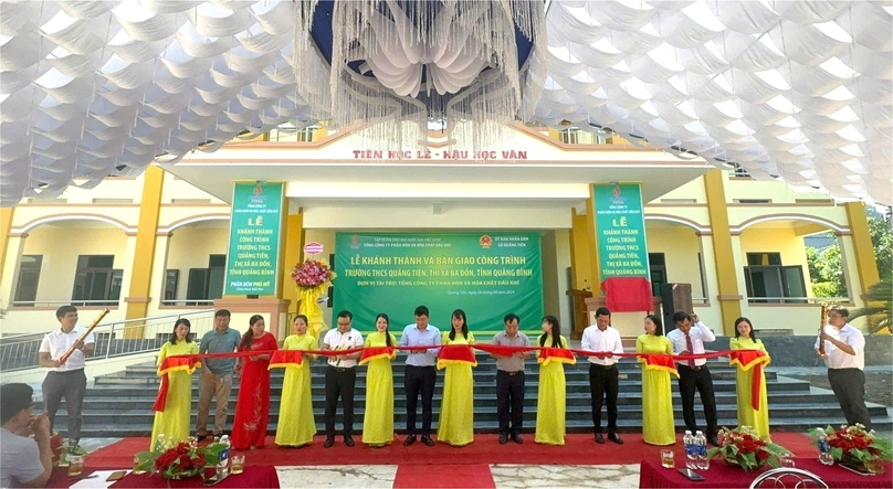 Petrovietnam and PVFCCo inaugurates a two-story building with six classrooms for Quang Tien Secondary School, Quang Binh province, central Vietnam. Photo courtesy of PVFCCo.