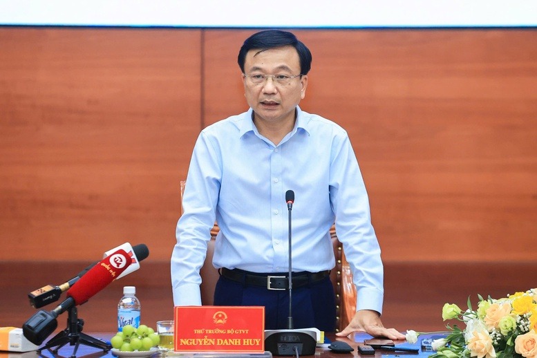 Deputy Minister of Transport Nguyen Danh Huy speaks at a press meeting on the North-South high-speed railway project in Hanoi, October 1, 2024. Photo courtesy of the government's news portal.