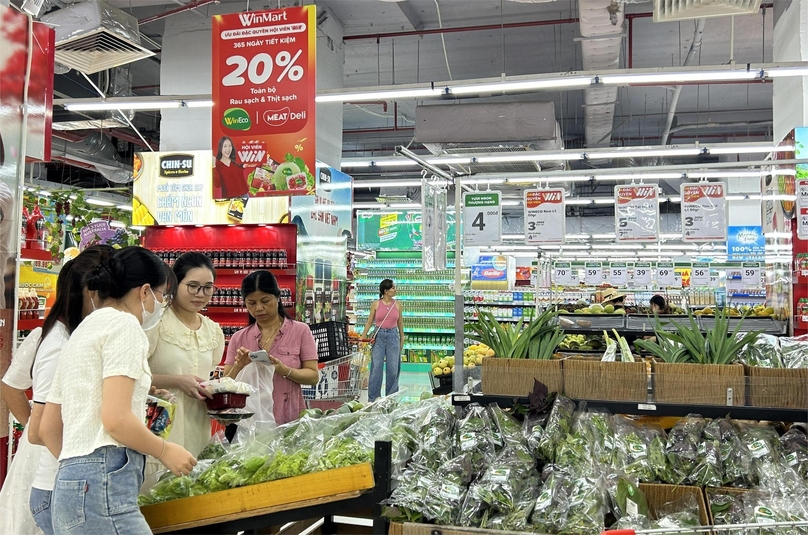 Customers shopping at a WinMart supermarket. Photo courtesy of Masan.