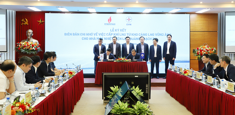 Delegations of EVN and PVN sign an MoU in Hanoi on October 4, 2024. Photo courtesy of EVN.