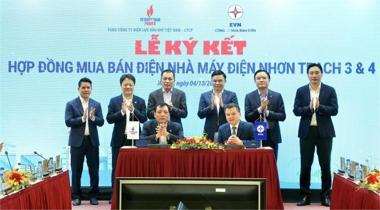 Executives of PV Power and EVNEPTC sign a power purchase agreement (PPA) for the Nhon Trac 3 and 4 LNG-to-power plants in Hanoi, October 4, 2024. Photo courtesy of PV Power.