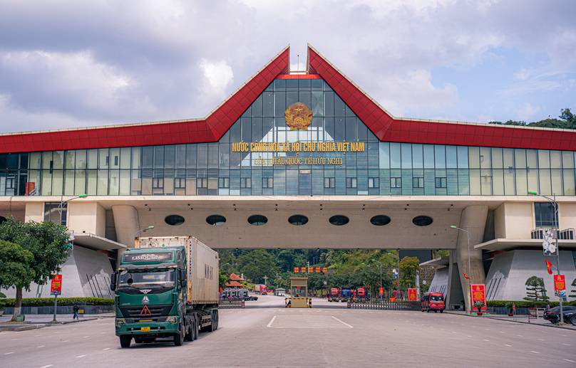 Huu Nghi border gates in Lang Son province, northern Vietnam. Photo courtesy of Markettimes magazine.