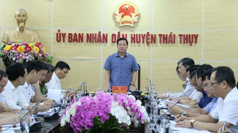 Thai Binh Chairman Nguyen Khac Than (standing) chairs a meeting in Thai Binh province, northern Vietnam, October 3, 2024. Photo courtesy of Thai Binh news portal.