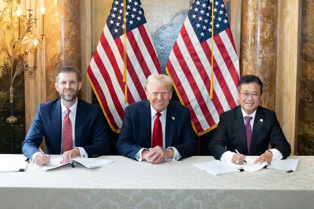 Eric Trump (left), vice president of The Trump Organization; Donald Trump (center); and KBC chairman Dang Thanh Tam, at a signing ceremony in New York, September 25, 2024. Photo courtesy of KBC.