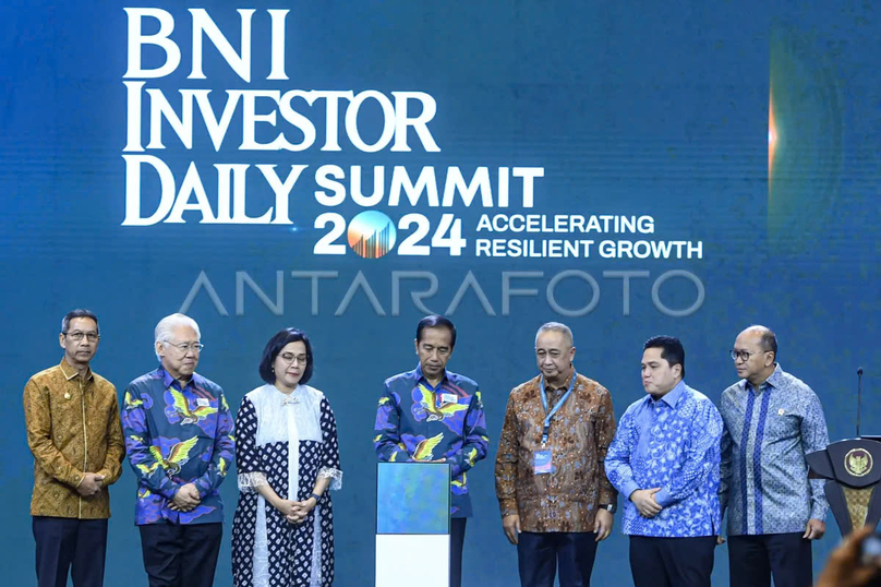  President Joko Widodo (middle) at the opening ceremony of the BNI Investor Daily Summit 2024. Photo courtesy of Antara.