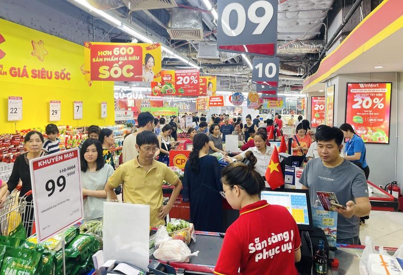 Customers shop at a WinMart Royal City supermarket. Photo courtesy of Masan Group.