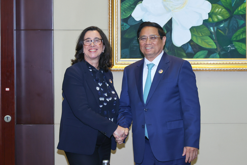 Vietnamese Prime Minister Pham Minh Chinh (right) and Manuela V. Ferro, vice president, East Asia and Pacific, at the World Bank, at a meeting in Vientiane, Laos, October 10, 2024. Photo courtesy of the government's news portal.