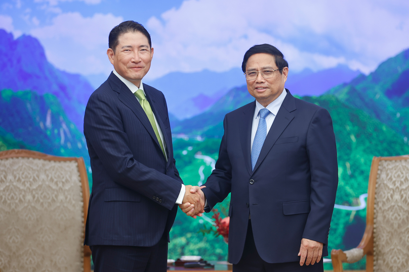 Hyosung chairman Cho Hyun-joon (left) and Prime Minister Pham Minh Chinh at a meeting in Hanoi, October 14, 2024. Photo courtesy of the government's news portal.