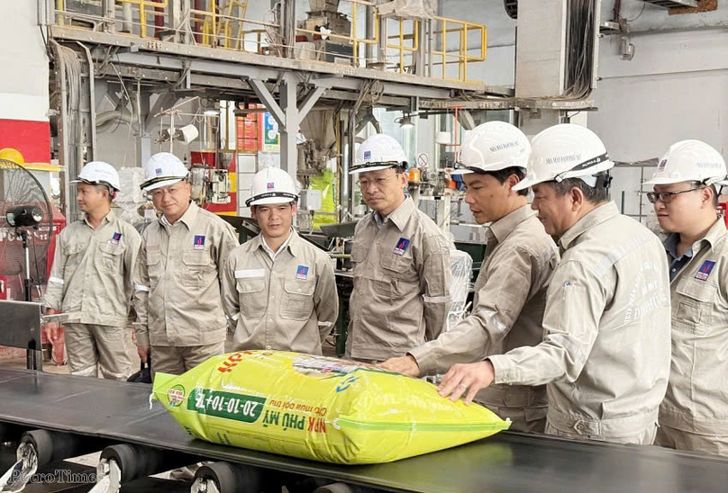 PVFCCo workers at the Phu My NPK 20-10-10+TE production line. Photo courtesy of the company.