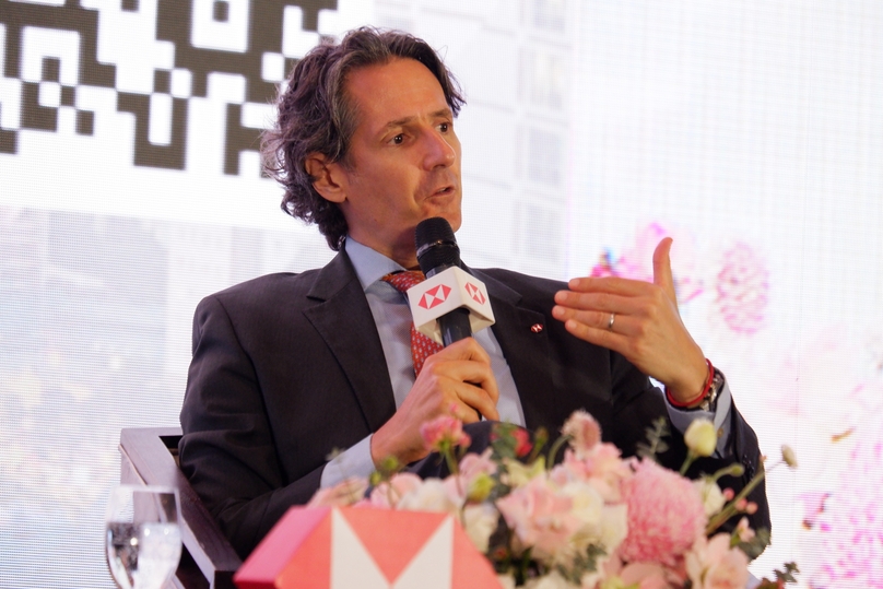  Frederic Neumann, chief Asia economist at HSBC, speaks at the HSBC market outlook seminar in Hanoi, October 16, 2024. Photo by The Investor/Minh Tuan.