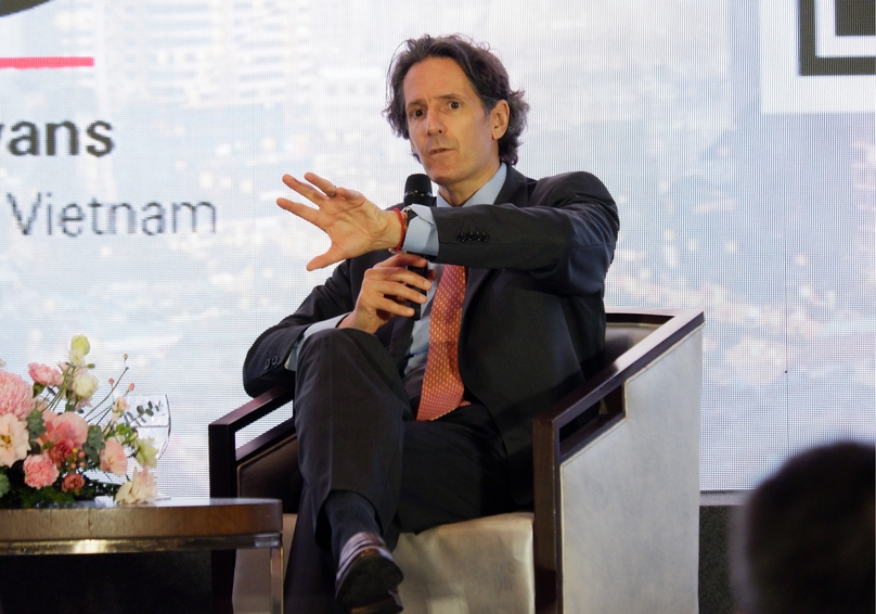 Frederic Neumann, chief Asia economist at HSBC, answers questions at HSBC’s annual market outlook seminar in Hanoi, October 16, 2024. Photo by The Investor/Minh Tuan.