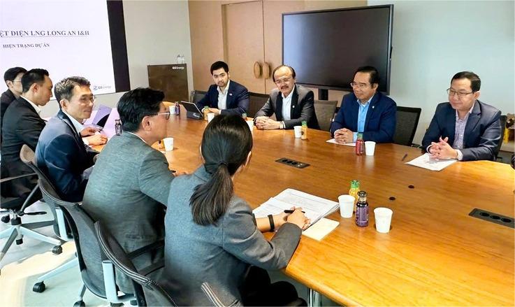 A meeting between executives of South Korean firm GS Energy and officials of the Mekong Delta province of Long An in South Korea, October 15, 2024. Photo courtesy of Long An news portal.