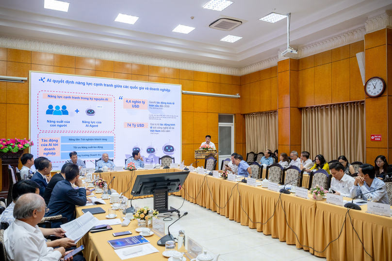 A delegate speaks at a workshop on 'Opportunities and Challenges in the New Context: What Should Businesses Do?' hosted by The Investor in Hanoi, October 18, 2024. Photo by The Investor.