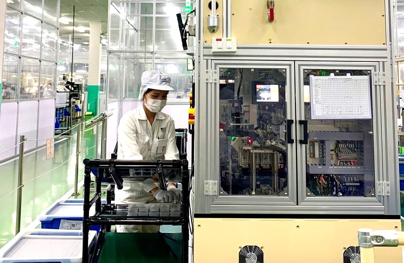 A worker at a foreign-invested enterprise in Hai Duong province, northern Vietnam. Photo courtesy of Hai Duong newspaper.