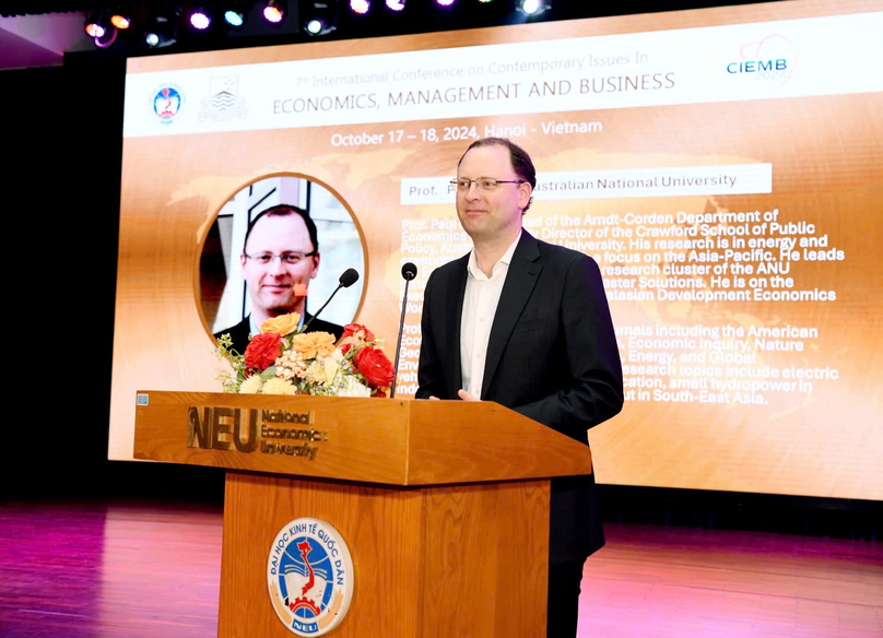 Professor Peter J. Morgan from the Asian Development Bank Institute (ADBI) speaks at the CIEMB 2024 in Hanoi on October 17-18, 2024. Photo ourtesy of the National Economics University.