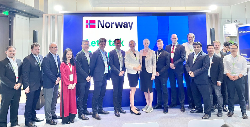 Norwegian Ambassador to Vietnam Hilde Solbakken (ninth, left) poses for a group photo with representatives of Norwegian companies at GEFE 2024 in HCMC, October 21, 2024. Photo courtesy of the Norwegiant embassy.