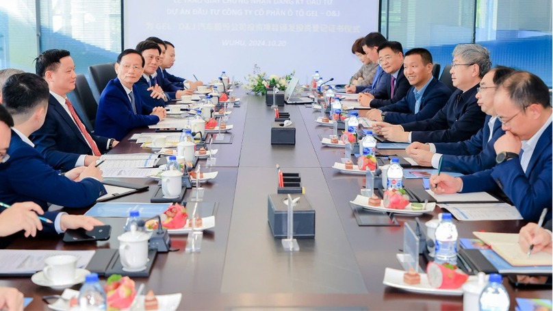 Delegations of Thai Binh province and Geleximco (left) and Chery representatives at a meeting in Wuhu, China, October 20, 2024. Photo courtesy of Thai Binh news portal.