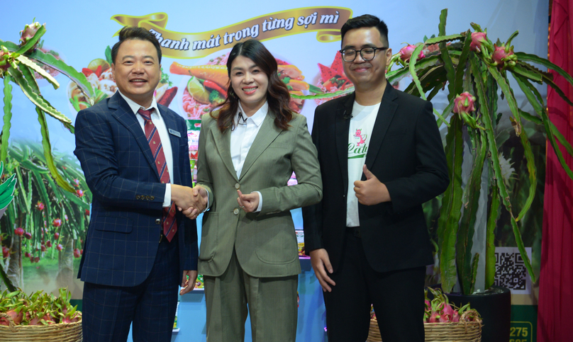 From left: Nguyen Hoa Binh, chairman of NextTech; Caty Food general director and co-founder, Phan Thi Na; and Caty Food's marketing director Tran Danh. Photo courtesy of Shark Tank Vietnam.