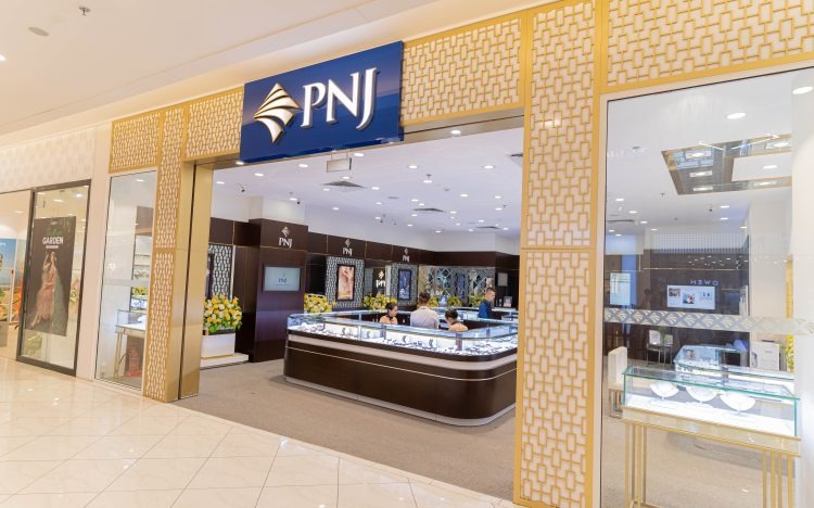 A PNJ store at Aeon Mall Ha Dong, Hanoi. Photo by Aeon Mall.