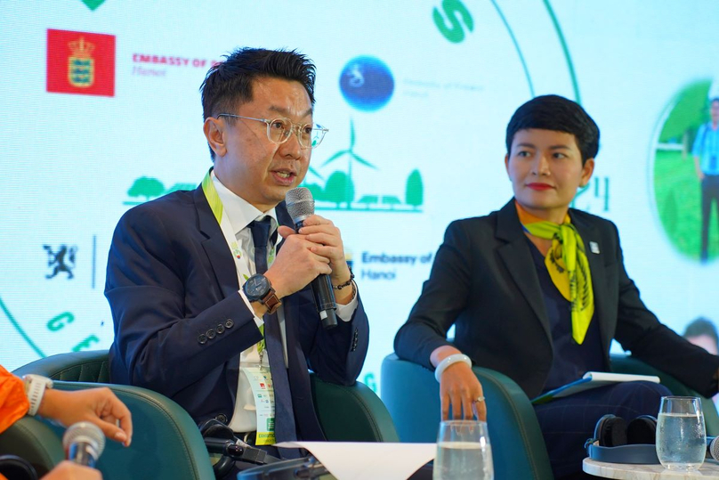 Andrew Khan stated that Carlsberg Vietnam aims to achieve net-zero emissions in production by 2028. Photo courtesy of the company.