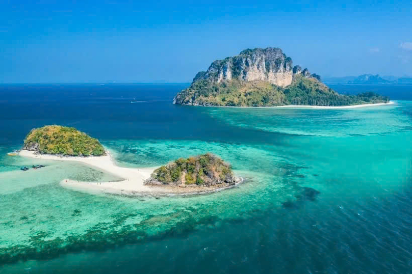 Hat Noppharat Thara-Mu Koh Phi Phi in Krabi. Photo courtesy of Thailand Travel Map.