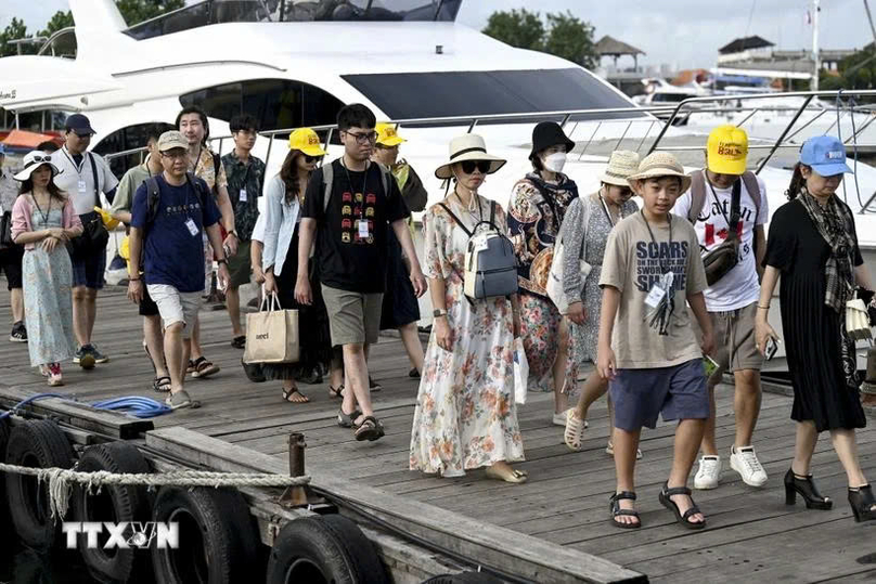  Visitors to Bali, Indonesia. Photo courtesy of AFP/VNA.