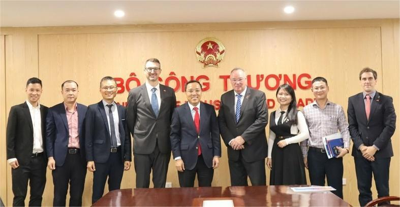 Deputy Minister of Industry and Trade Nguyen Hoang Long (red tie) meets with executives of German wind energy developer PNE in Hanoi, October 28, 2024. Photo courtesy of the ministry.