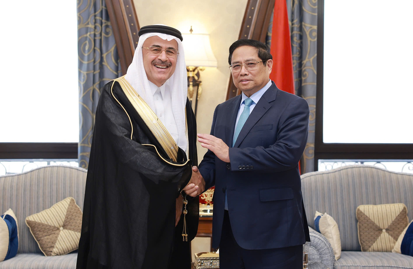 Vietnamese Prime Minister Pham Minh Chinh (right) and Aramco president and CEO Amin Al-Nasser at a meeting in Riyadh, Saudi Arab, October 29, 2024. Photo courtesy of the government's news portal.