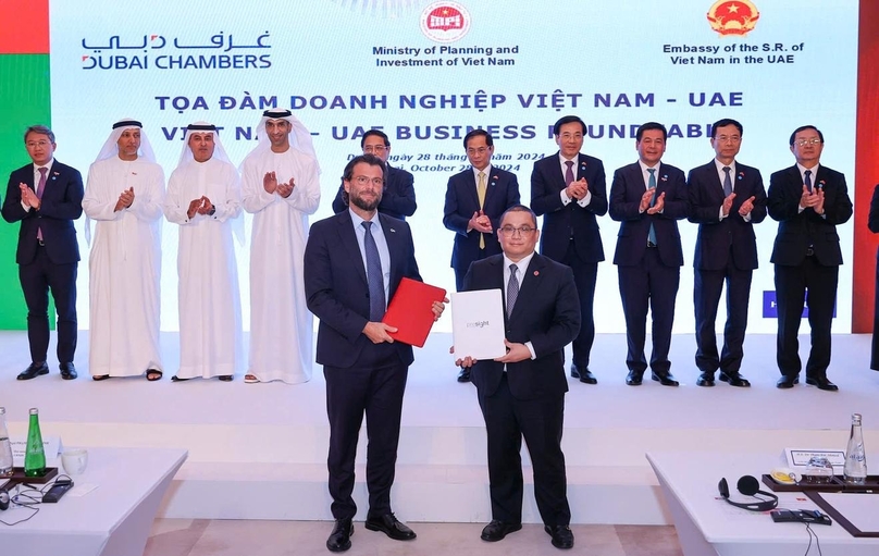 Executives of Presight and Viettel sign an MoU in Dubai, the UAE, October 28, 2024. Photo courtesy of Viettel.