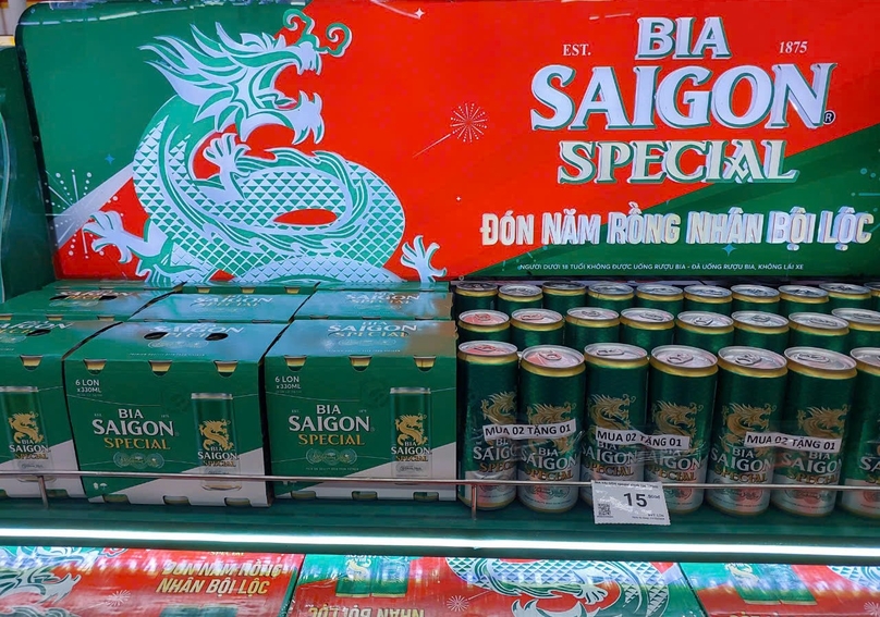 Sabeco’s Saigon Special-branded beer cans on display at a supermarket in Hanoi. Photo by The Investor/Minh Tuan.